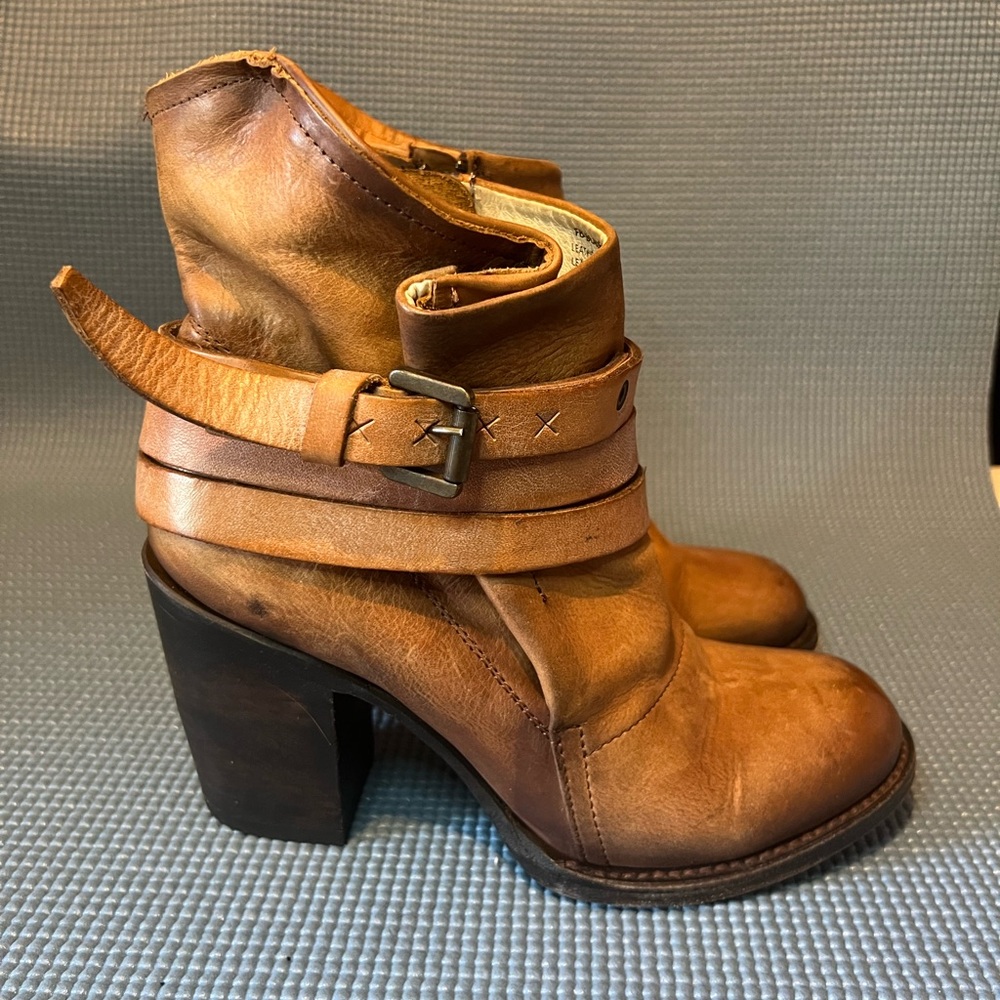 Freebies blaze ankle bootie absolutely beautiful booties size: 8